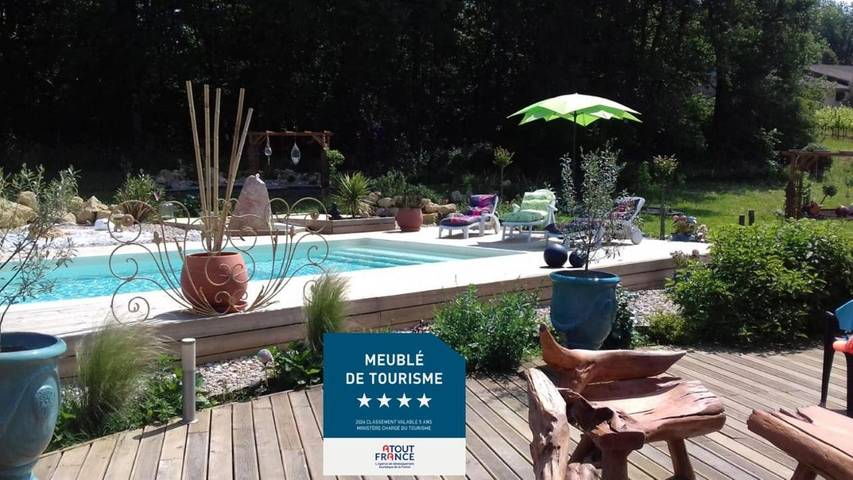 Location de vacances pour 6 personnes, avec Terrasse et Jardin ainsi que Piscine et Vue à Frontenac