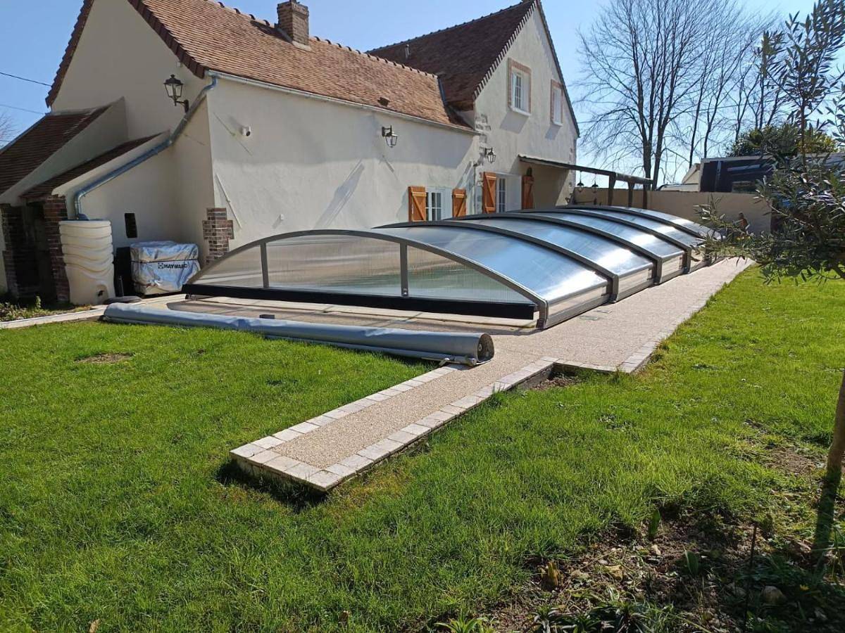Maison du Cosmos in Thorigny-sur-Oreuse, Yonne