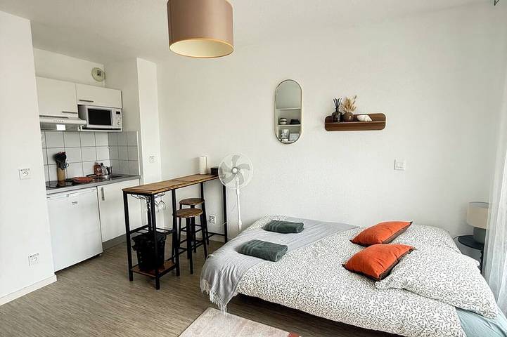 Appartement entier, Joli studio rénové à 10 min du centre de Bordeaux in Cenon, Région de Bordeaux