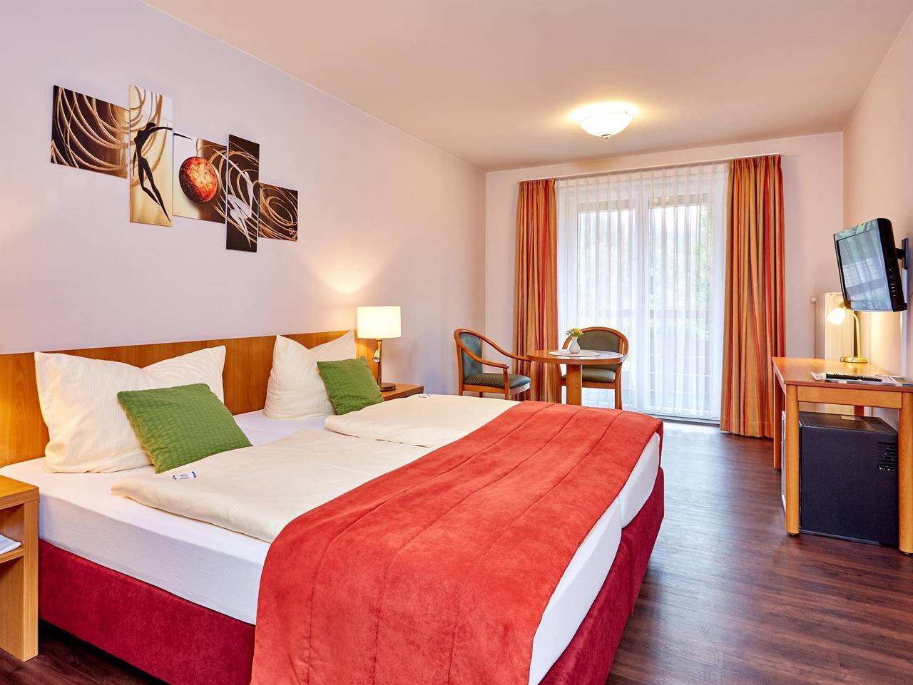 Carola Glas Gmbh - Doppelzimmer Komfort in Oberammergau, Bayerische Alpen