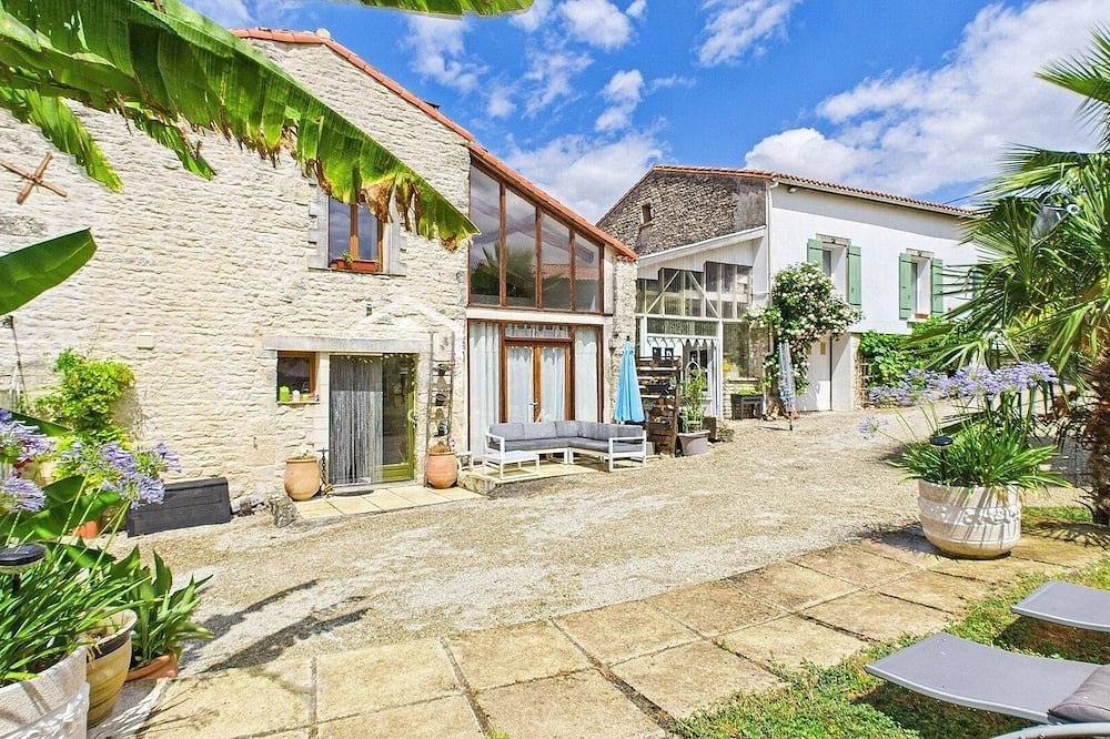 Le Gîte Dorothée situé à Dampierre sur Boutonne. Animaux de compagnie acceptés. in Dampierre-sur-Boutonne, Région de Saint-Jean-d'Angély