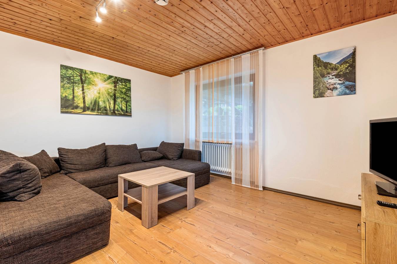 Ganze Wohnung, Ferienwohnung 'Raab' mit Gemeinschaftspool, privater Terrasse und Wi-Fi in Zandt, Ostbayern