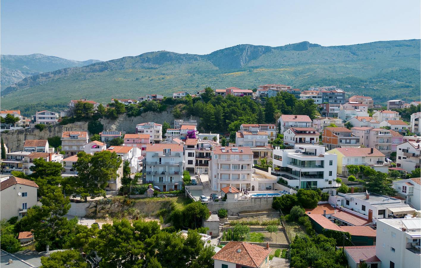 Apartamento vacacional entero, Apartamento frente al mar con terraza, wifi y garaje cerca de la playa de Strobec in Podstrana, Condado de Split-Dalmacia