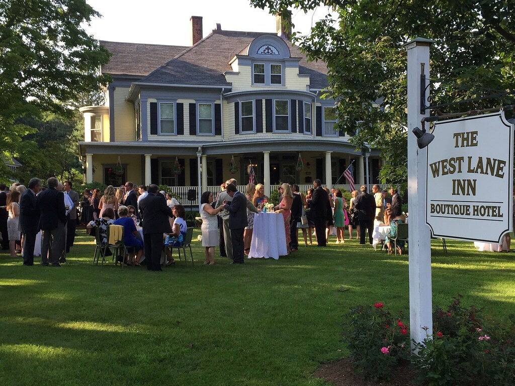 The West Lane Inn - King Room in Ridgefield, Fairfield County