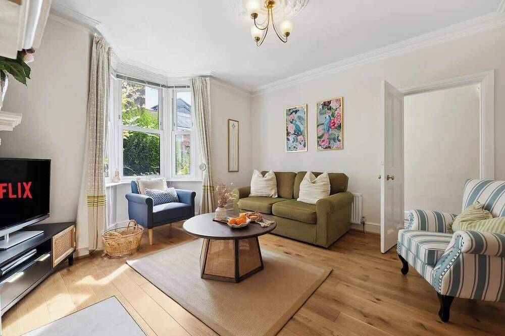 Chic Home w/ Garden & Free On-Street Parking in Winchester, South Downs