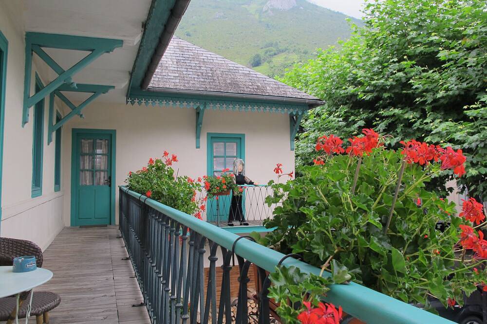 Mountain village cottage, for sports enthusiasts or for relaxation. in Campan, Hautes-Pyrénées