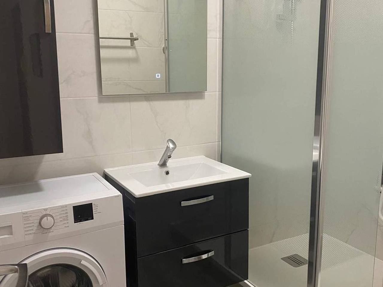 Studio entier, Studio tout équipé avec loggia, parking et Wi-Fi à 50m des cures - 2 pers - Animaux Ok in Amélie-les-Bains-Palalda, Région de Céret