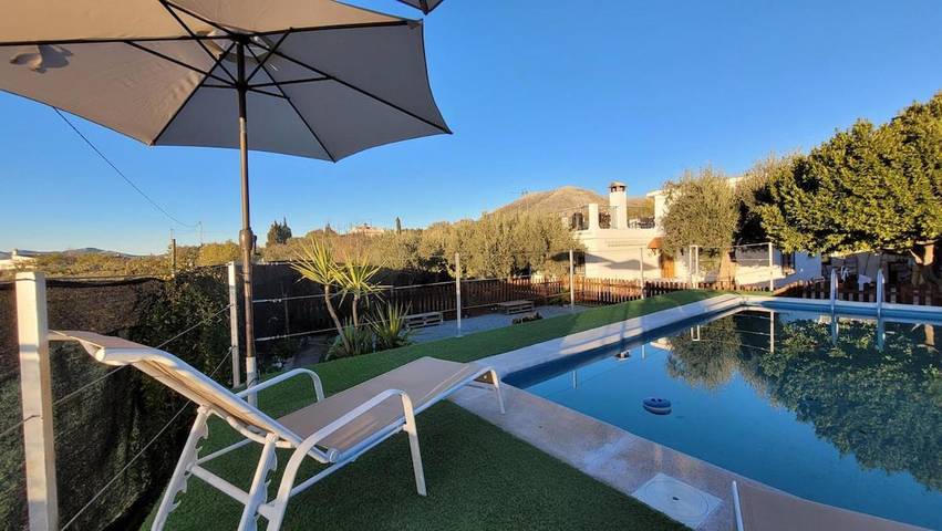 Casa rural para 6 personas, con jardín además de piscina y vistas, Se admiten mascotas en Cogollos Vega