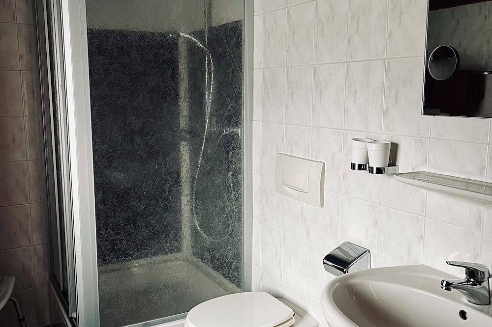 Apartamento entero, Ferienwohnung -4- , Balkon, Küche, 2 Schlaf- und 1 Wohn-/schlafzimmer, max 4 Pers. Wlan in Ruhpolding, Alpes Bávaros
