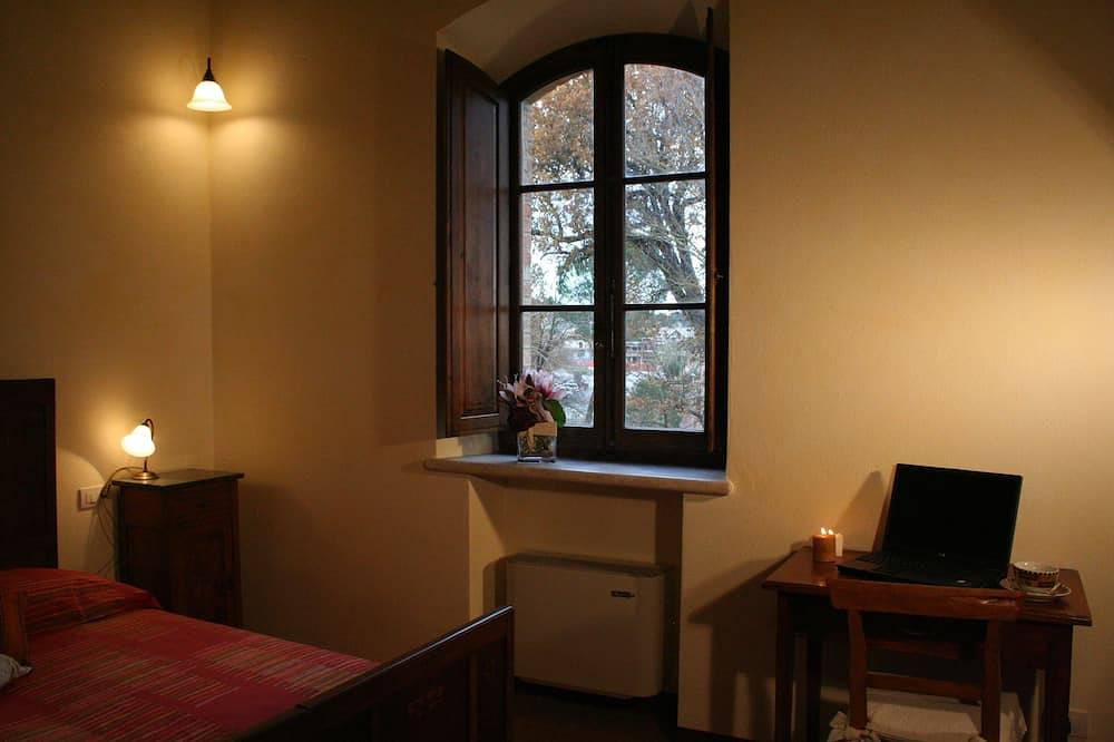Apartment in farmhouse with swimming pool, a stone's throw from the village. in Monteroni d'Arbia, Siena Provinz