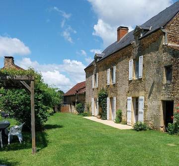 Gîte pour 8 personnes, avec vue et jardin, animaux acceptés à Sainte-Nathalène