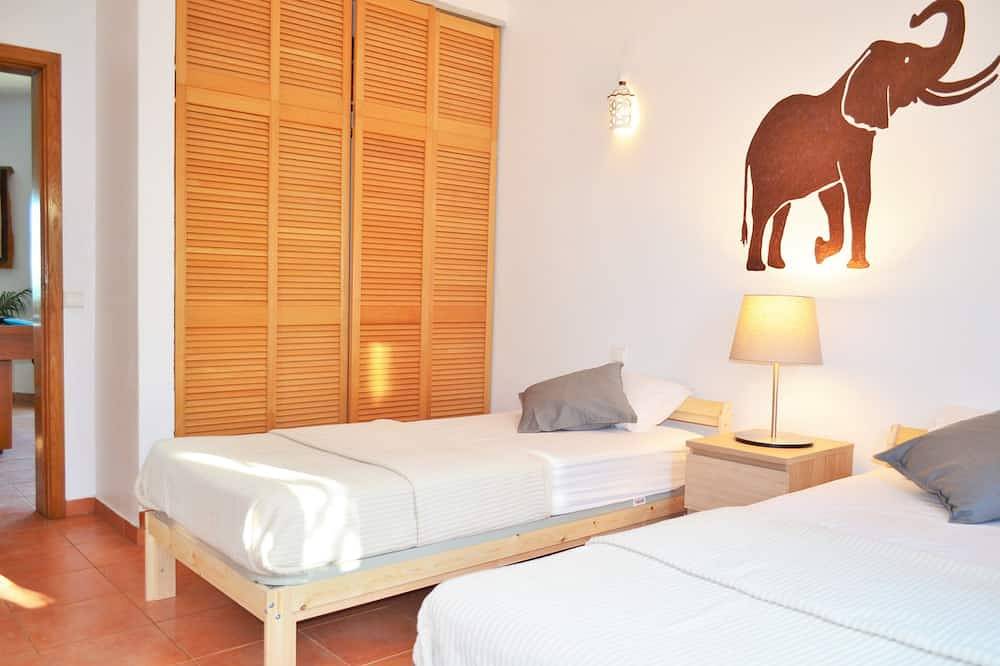 Villa in Praia da Luz, mit Blick auf das Meer, den Pool und den Golf. in Luz, Faro Distrikt