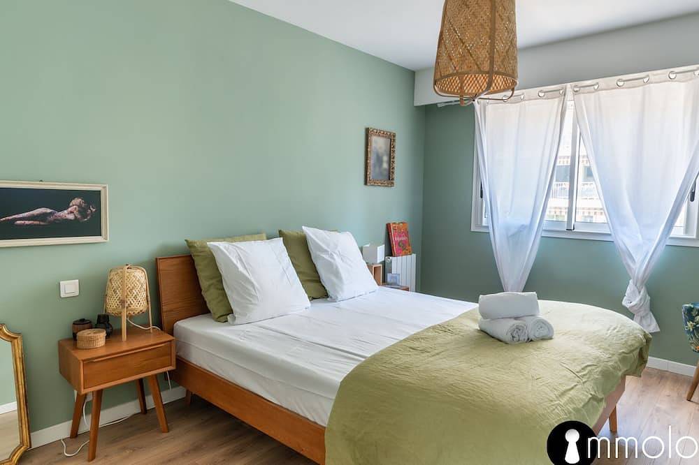 Geheel appartement, Air-conditioned apartment facing the port of Saint Laurent with 2 bedrooms in Saint-Laurent-du-Var, Cannes regio