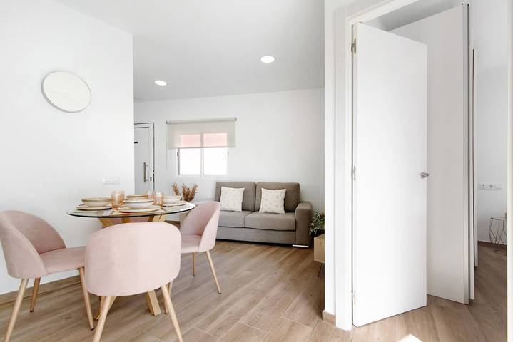 Apartamento entero, Apartamento de vacaciones 'Flamboyan 2' con balcón, Wi-Fi y aire acondicionado in Marpequeña, Telde