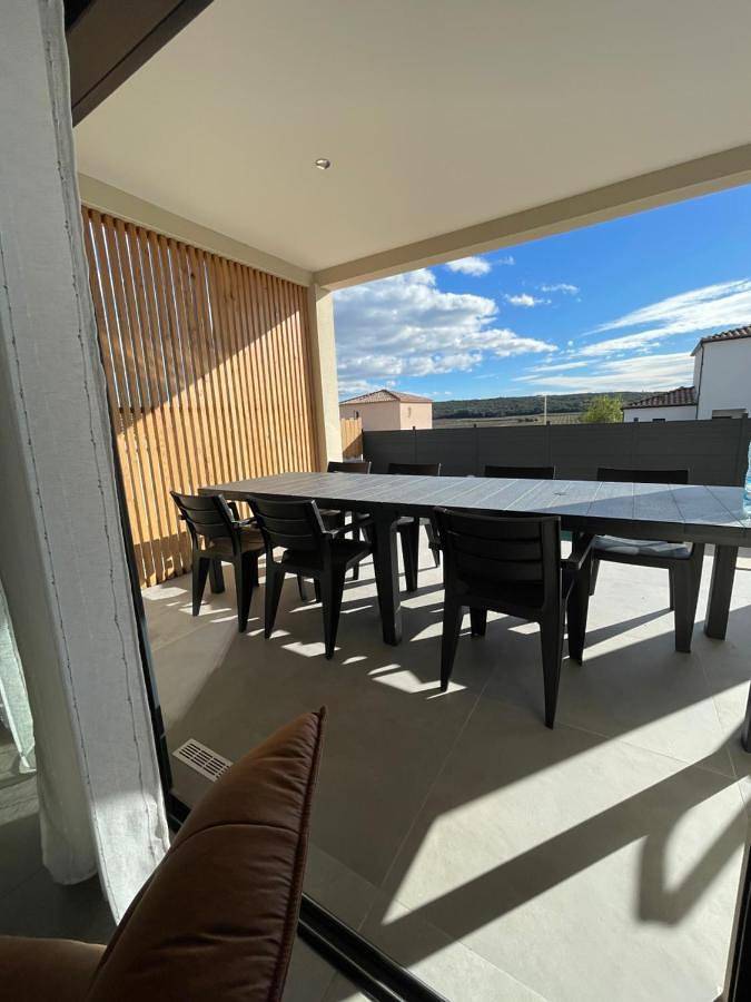 Location de vacances pour 6 personnes, avec jardin ainsi que vue et piscine à Sanilhac-Sagriès - 4