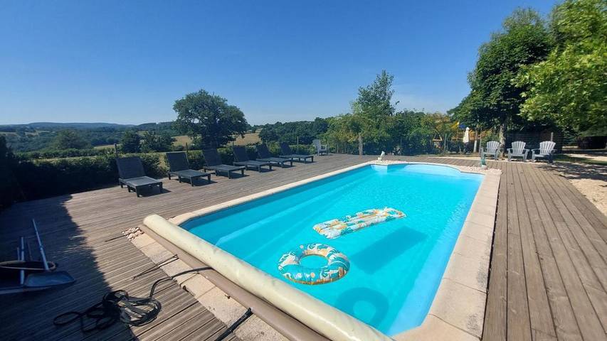 Location de vacances pour 15 personnes, avec Terrasse et Jardin ainsi que Piscine et Vue à Chastellux-sur-Cure