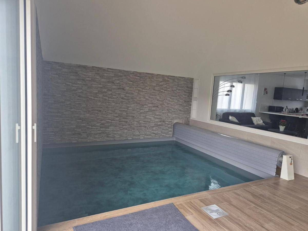 Gîte Un instant de rêve à Dorlisheim, piscine intérieure chauffée, sauna in Dorlisheim, Bas-Rhin Alsace