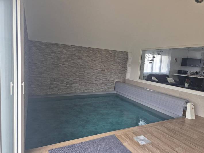 Villa pour 4 personnes, avec terrasse ainsi que piscine et sauna