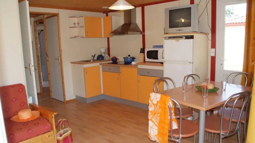 Gîte pour 8 personnes, avec bassin pour enfant et jacuzzi à Le Muy - 3