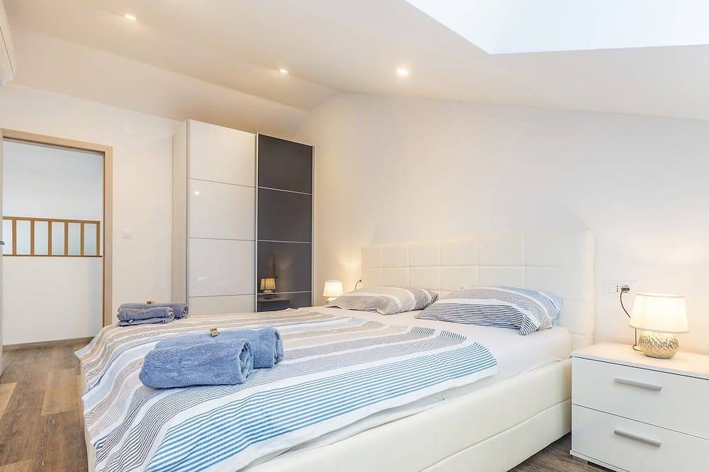 Ganze Wohnung, Ferienwohnung Naya mit großem beheiztem Pool 50m2 in Nerezine, Kvarner Inseln