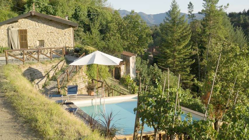 Casa vacanza per 9 persone, con panorama e giardino nonché piscina, con animali domestici in Aulla