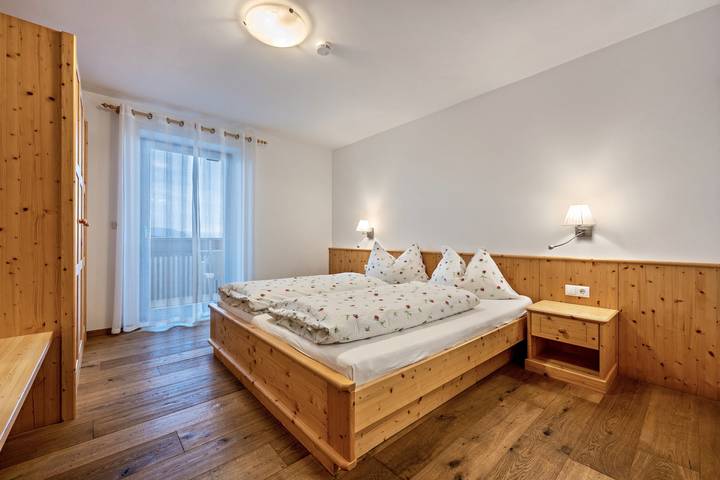 Entire apartment, Holiday Apartment "Maurerhof Abendrot" with Mountain View, Private Terrace & Wi-Fi in Vintl, Dolomiti Superski