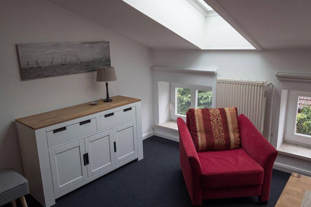 Ganze Wohnung, Ferienwohnung \"Rosenrot\" auf dem Ferien + Bauernhof Nilson in Inselmitte in Westfehmarn, Fehmarn