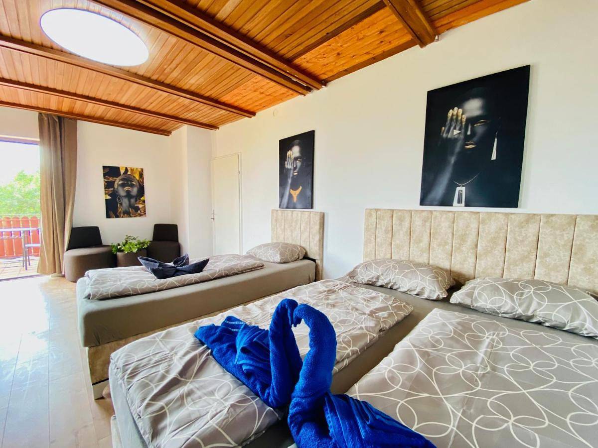Family House in Am Schöpfwerk area in Wien, Donau Niederösterreich