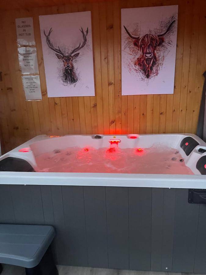 Ben Nevis Manor Lodge & Indoor Private Hot-Tub in Nevis Range, Fort William