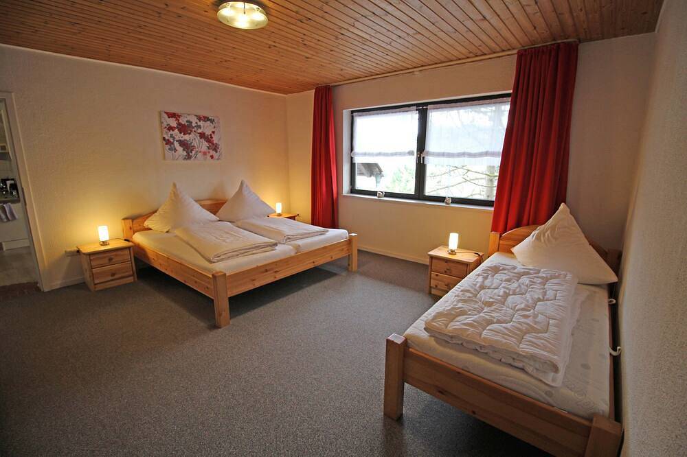 Ganze Wohnung, Großzügige und komfortable Wohnung im Unesco Geopark Vulkaneifel in ruhiger Lage in Immerath, Vulkaneifel