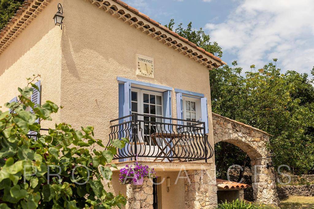 Holiday house with a view and pool in Tourrettes-sur-Loup in Tourrettes-sur-Loup, Région de Cannes