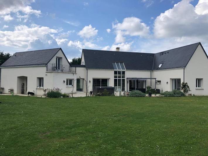 Location de vacances pour 14 personnes, avec Balcon et Jacuzzi ainsi que Terrasse et Jardin à Mayet (Sarthe)