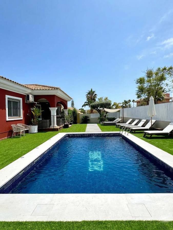 Casa de vacaciones para 7 personas, con jardín y piscina, Se admiten mascotas en Bonalba