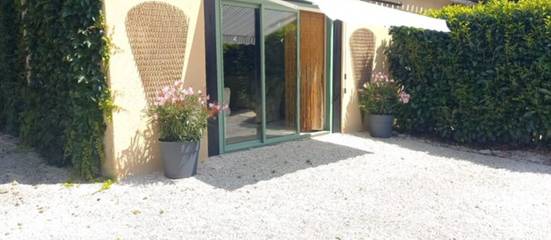 Gîte pour 2 personnes, avec terrasse et jardin à Trémolat