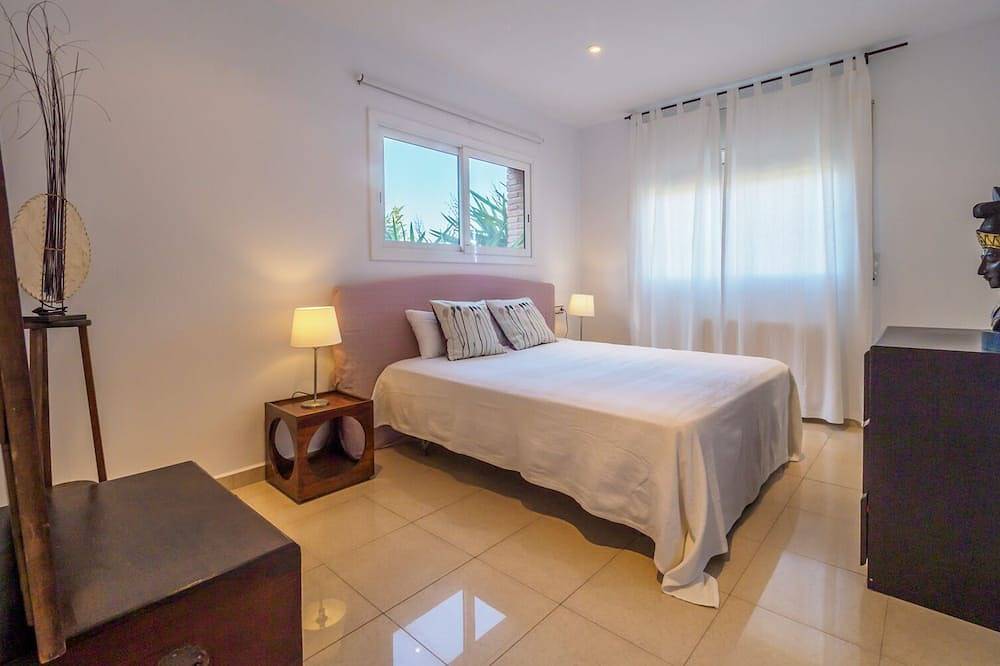 Mas Mestre - elegant og romslig villa nær Sitges for opptil 8 gjester in Olivella, Garraf