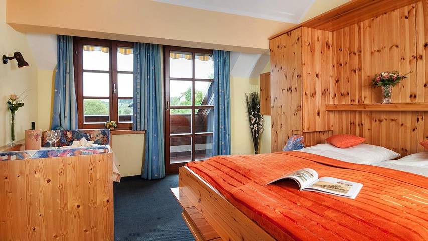 Ferienwohnung für 4 Personen, mit Balkon und Garten sowie Pool und Seeblick am Faaker See - 4