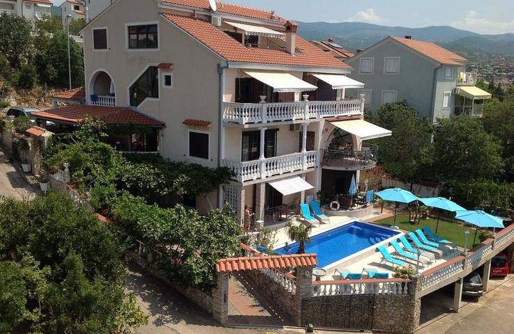 Ferienwohnung für 3 Personen, mit Pool und Balkon in Novi Vinodolski