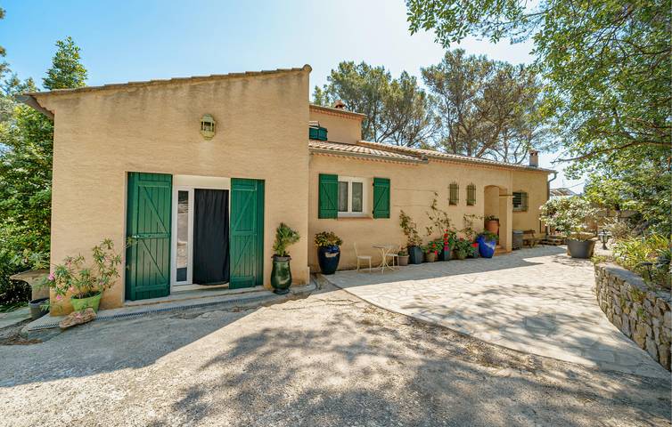 Location de vacances pour 8 personnes à Solliès-Ville