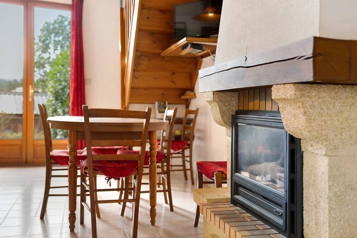 Petite maison 'Gite Saint Guiral' avec vue sur les montagnes, terrasse privée et jardin privé in Dourbies, Parc national des Cévennes
