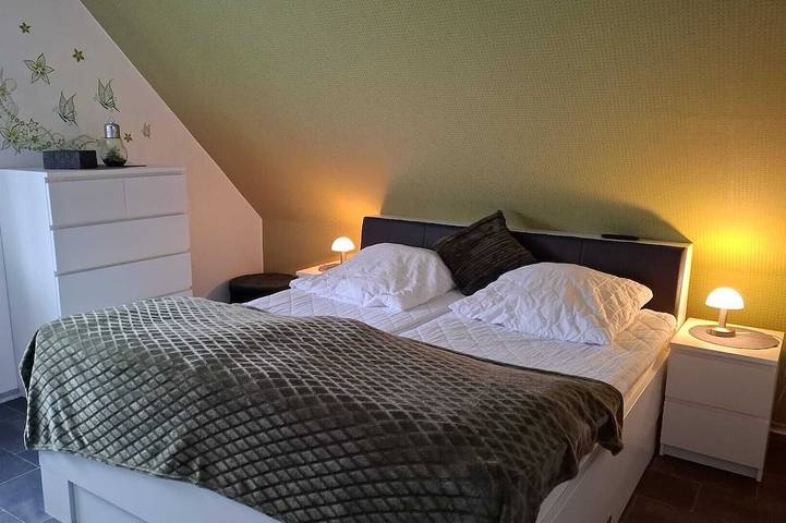 Ganze Wohnung, Ferienwohnung an der Nordsee/ Deich zentrale ruhige Lage modern, Wlan bis 5 Pers in Neßmersiel, Dornum