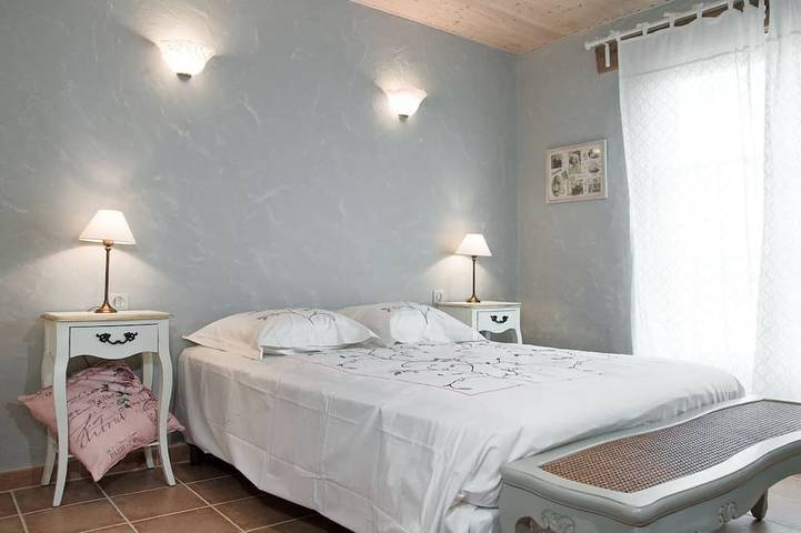 Location de vacances pour 8 personnes, avec terrasse ainsi que jacuzzi et jardin à Caylus - 3