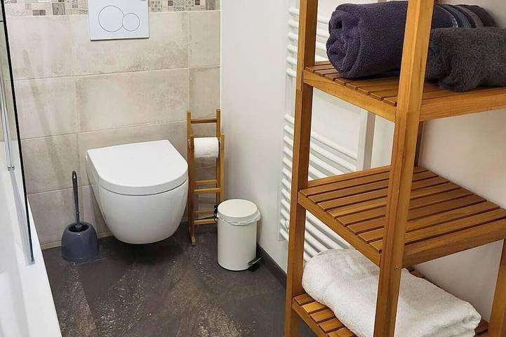 Apartamento entero, Soundproof Studio | Perfect for Short & Long Stays in Ferney-Voltaire, Gex
