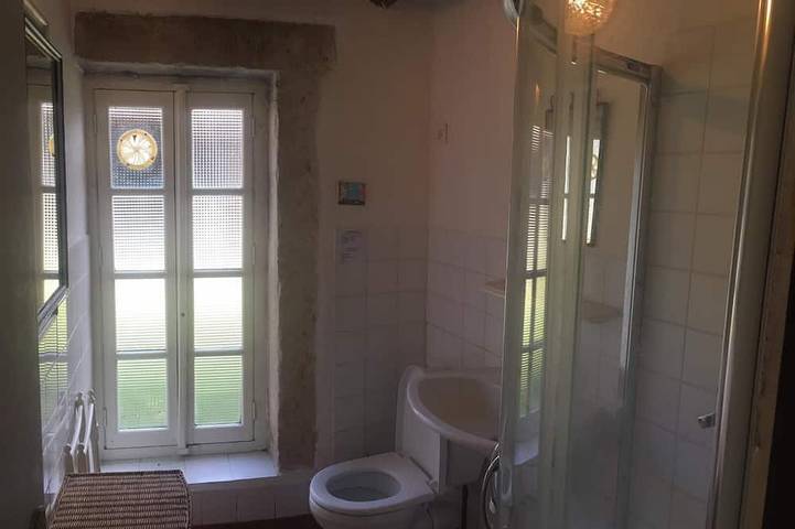 Gîte pour 5 personnes, avec jardin ainsi que piscine et terrasse à Valréas - 4