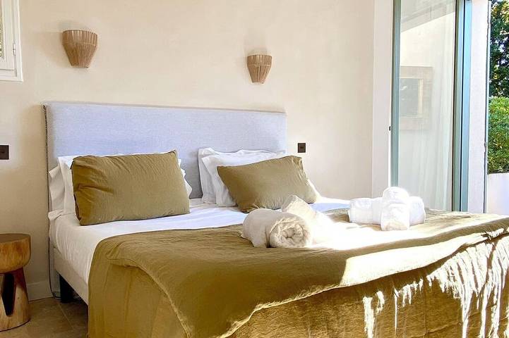 Luxury villa in Gordes With Exceptional Views, Not Overlooked, Sleeps 16 in Murs, Regionaler Naturpark Luberon