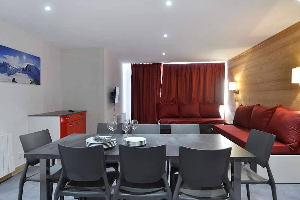 Entire apartment, Spacious renovated 3-room apartment for 8, pets allowed, balcony, 2 bathrooms in La Plagne, La Plagne-Tarentaise