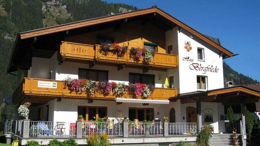 Holiday apartment for 4 people, with balcony, child-friendly in Mayrhofen