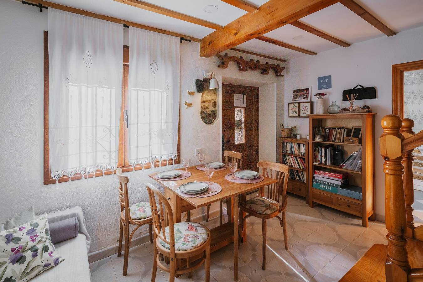 Finca 'La Casa De Sara' mit Bergblick, privater Terrasse und Wlan in Llánaves de la Reina, Boca de Huérgano
