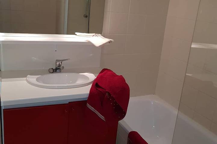 Apartamento entero, Valloire: Residencia a 5 minutos de las pistas -Piscina-sauna Apartamento 8-10 por in Valloire, Región de Saint-Jean-de-Maurienne
