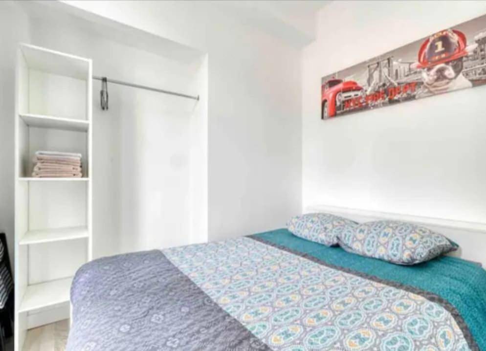 Appartement entier, One-Bedroom Apartment with City View in Douvres-la-Délivrande, Région de Caen