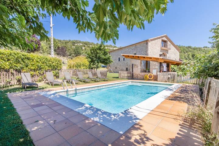 Casa rural para 25 personas, con Balcón y Jardín en Berguedà